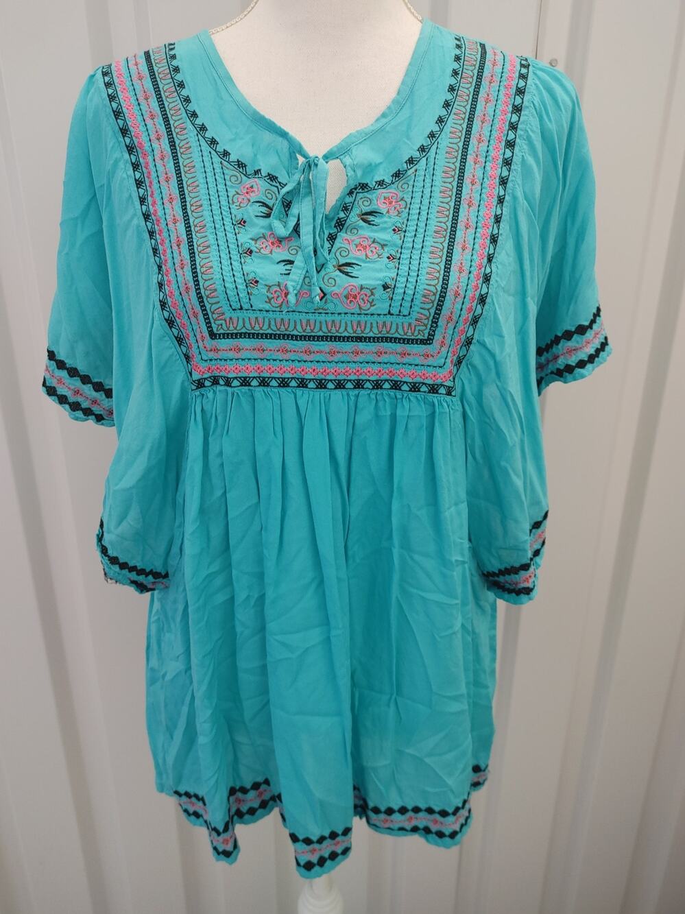 Rock & Roll Cowgirl Boho Embroidered Top Medium NWOT